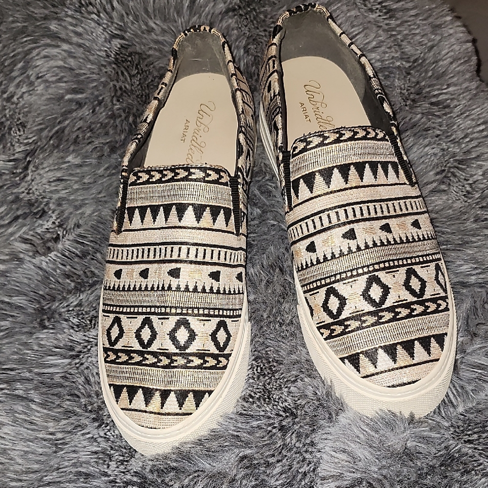 Ariat Black and White Slip-On Sneakers with Geometric Pattern - Picture 1 of 5